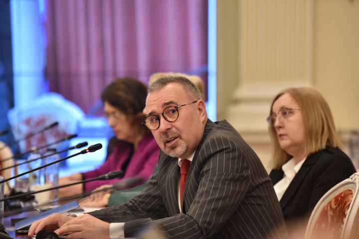 Conf.-dr.-Adrian-Pană.jpeg
